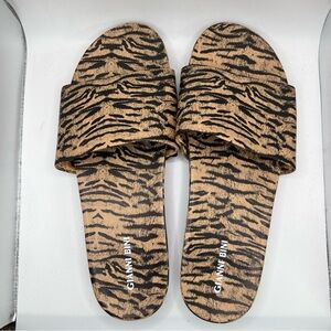 Women’s Gianni Bini Slides Size 10